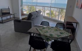 Frente mar, pé na areia !!
